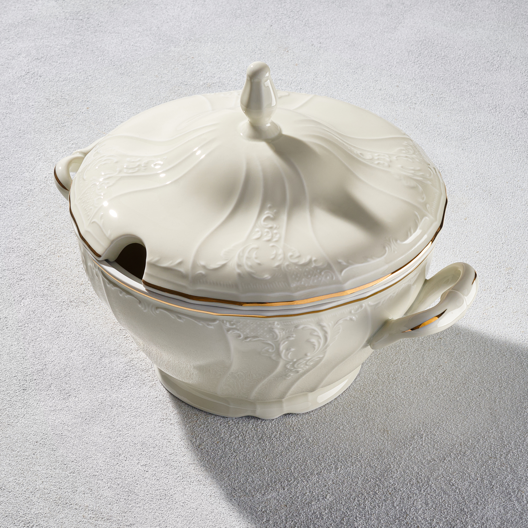 Bernadotte Ivory/Gold Tureen